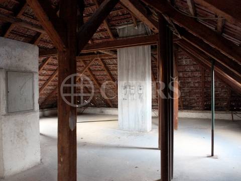 Prodej půdního prostoru, OV, 190m2, ul. Komenského 210, Praha západ - Jinočany