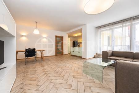 Prodej bytu 4+kk s terasou a uzamykatelnými garážemi, OV, 180m2, ul. Klausova 2559/11, Praha 5 - Stodůlky