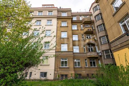 Prodej bytu 4+1 s balkonem, OV, 134m2, Jugoslávských partyzánů 679/16, Praha 6 - Bubeneč