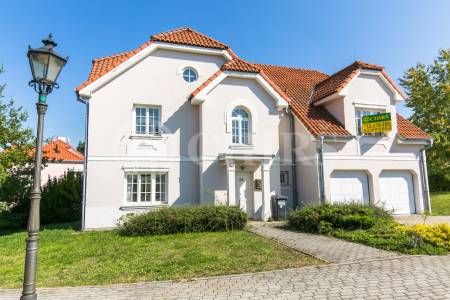 Prodej RD, 6+1/B/2xG, OV, cca 220m2, ul. Na Malé Šárce 769/26, Praha 6 - Nebušice