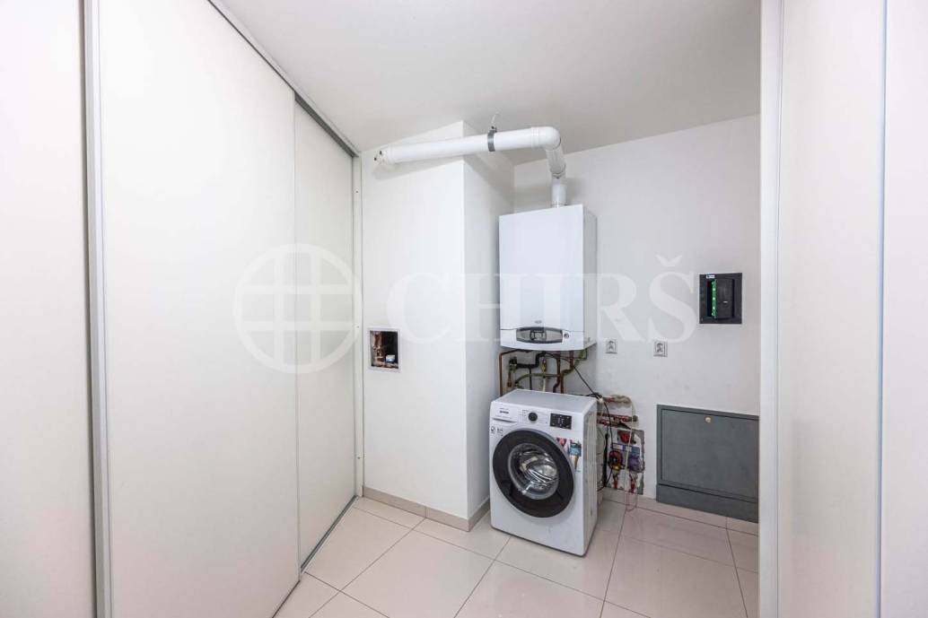 Prodej bytu 4+kk s terasou a uzamykatelnými garážemi, OV, 180m2, ul. Klausova 2559/11, Praha 5 - Stodůlky