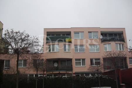 Pronájem bytu 3+kk s terasou a 2x garážovým stáním, OV, 72m2, ul. Voskovcova 1130/28, Praha 5 - Hlubočepy