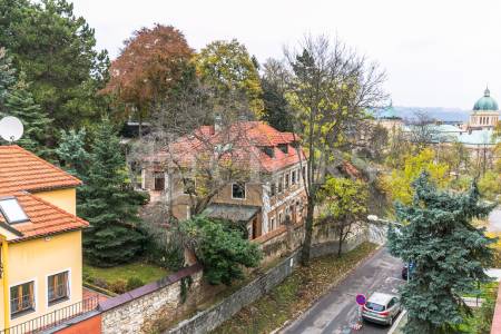 Prodej bytu 4+kk s dvěma lodžiemi, DV, 105 m2, ul. Na Vlčovce 1957/3, Praha 6 - Dejvice