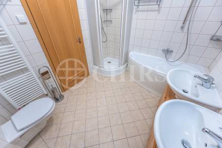 Prodej bytu 3+kk se dvěma balkony, sklepem a garážovým stáním, OV, 110m2, ul. Schwarzenberská 708/2, Praha 5 - Jinonice