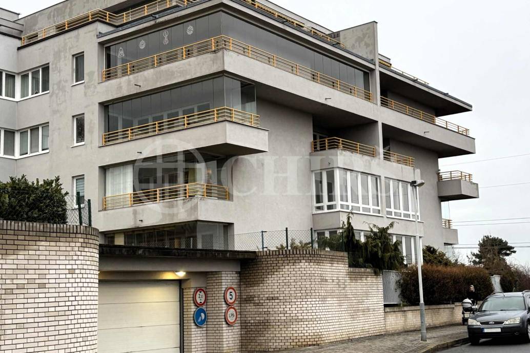 Prodej garážového stání, OV, 15 m2, ul. Klausova 1360/13b, Praha 5 - Stodůlky