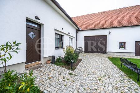 Pronájem bytu 2+kk 34 m²,ul. Husovo náměstí 10, Hostivice, Středočeský kraj