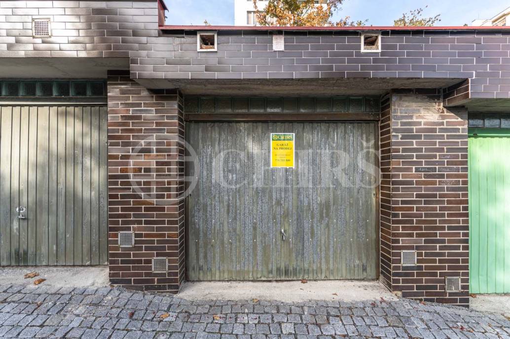 Prodej garáže, OV, 27m2, ul. Na Pláni, Praha 5 - Malvazinky