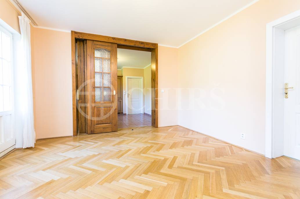 Prodej RD, 6+1/B/2xG, OV, cca 220m2, ul. Na Malé Šárce 769/26, Praha 6 - Nebušice