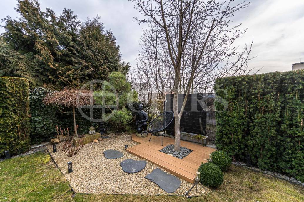 Prodej rodinného domu 5+kk s terasou, dvěma garážemi a zahradou, ul. K Rozvodně 1094/26, Praha 5 - Slivenec