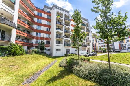 Pronájem bytu 2+kk s lodžií, sklepem a garážovým stáním, OV, 63m2, ul. Sazovická 479/19, Praha 5 - Zličín