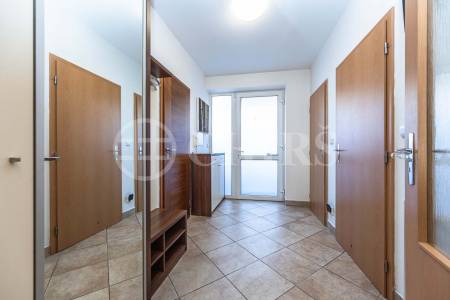 Prodej rodinného domu 5+kk s balkonem, garáží a zahradou, ul. Dělená 961/4, Praha 5 - Řeporyje