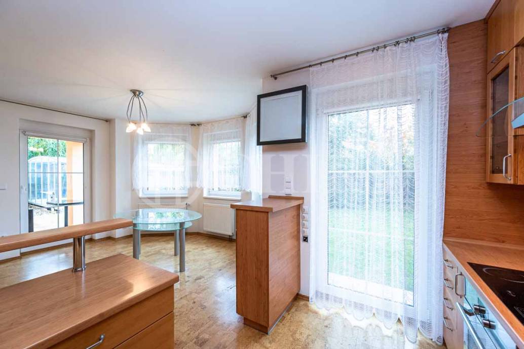 Prodej rodinného domu 7+kk s terasami, OV, 212m2, ul. Vyšebrodská 857/5, Praha 4 - Libuš