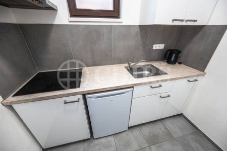 Pronájem bytu 1+kk, OV, 30 m2, ul. Husovo náměstí 10,  Hostivice