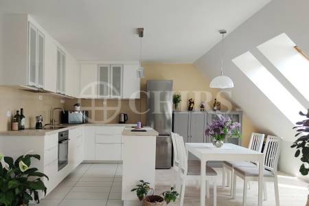 Pronájem mezonetového bytu 3+kk, 116 m², OV, Vršovická 808/30, Praha 10 – Vršovice.