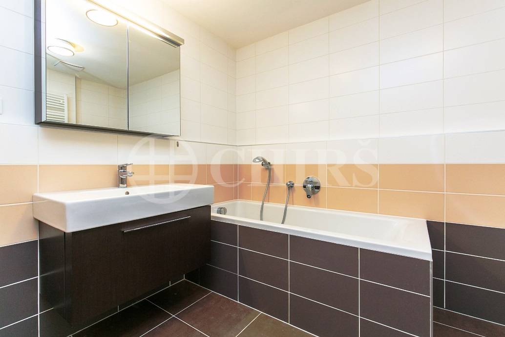 Pronájem bytu 3+kk, OV, 109m2, ul. V Zářezu 902/4, Praha 5 - Jinonice