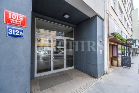 Prodej bytu 3+kk/L, sklep, garáž, OV, cca 100m2 vč. lodžie a sklepa, ul. Sokolovská 1019/312a, P-9