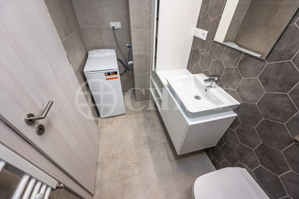 Pronájem bytu 1+kk/T + garážové stání, OV, 37m2 + 8m2 terasa, ul. Ocelářská 2625/17, P-9 Libeň Pronájem bytu 1+kk/T + garážové stání, OV, 37m2 + 8m2 terasa, ul. Ocelářská 2625/17, P-9 Libeň