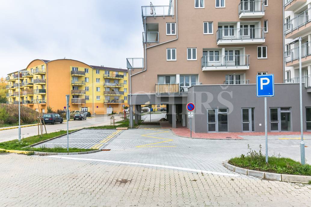 Prodej bytu 2+1 s terasou, OV, 55m2, ul. V Honech 690, Klecany, Praha-východ