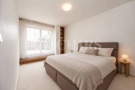 Prodej bytu 4+kk s terasou a uzamykatelnými garážemi, OV, 180m2, ul. Klausova 2559/11, Praha 5 - Stodůlky