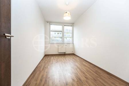 Prodej bytu 3+kk s balkonem, sklepem a garážovým stáním, OV, 102m2, ul. Voskovcova 1130/26, Praha 5 - Barrandov