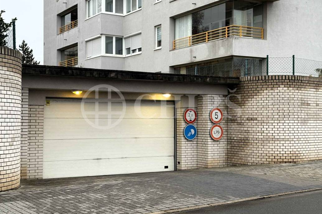 Prodej garážového stání, OV, 15 m2, ul. Klausova 1360/13b, Praha 5 - Stodůlky