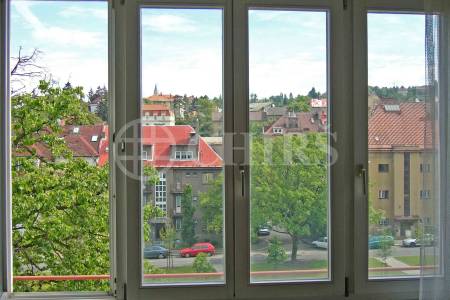 Prodej bytu 1+1 se sklepem, OV, 53 m², ul. Zavadilova 96/14, Praha 6 – Dejvice.