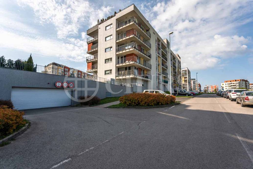 Prodej bytu 2+kk s lodžií, OV, 51m2, ul. Milotická 458/14, Praha 5 - Zličín