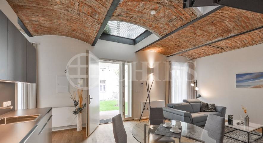 Prodej mezonet. ateliéru 2+kk, s předzahrádkou, 88,5m2, ul. Orelská, P-10 Vršovice