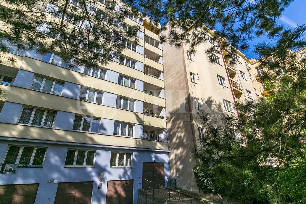 Prodej bytu 3+1 s lodžií a garáží, DV, 74 m2, ul. Jivenská 1128/8, Praha 4 – Michle 