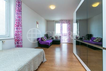 Pronájem bytu 2+1 s balkonem, OV, 66m2, ul. Sluneční nám. 2563/1, Praha 5 - Stodůlky