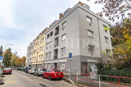 Pronájem bytu 2+kk s balkonem, OV, 47m2, ul. Jeremenkova 369/5, Praha 4 - Podolí