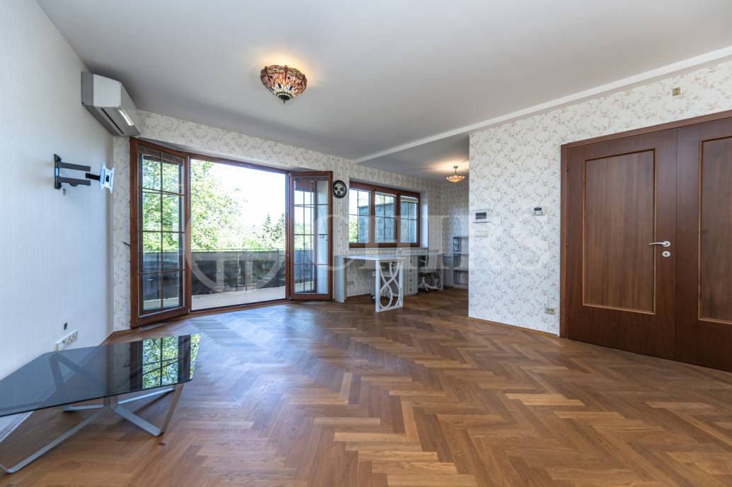Pronájem rodinného domu 5+kk se zahradou, garáží a balkonem, ul. Mezi Lány 756/7b, Praha 5 - Jinonice