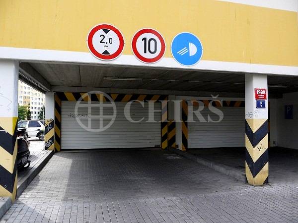 Pronajmu garážové stání, OV, 16m2, ul. Hasova 1999/5, P-12 Modřany