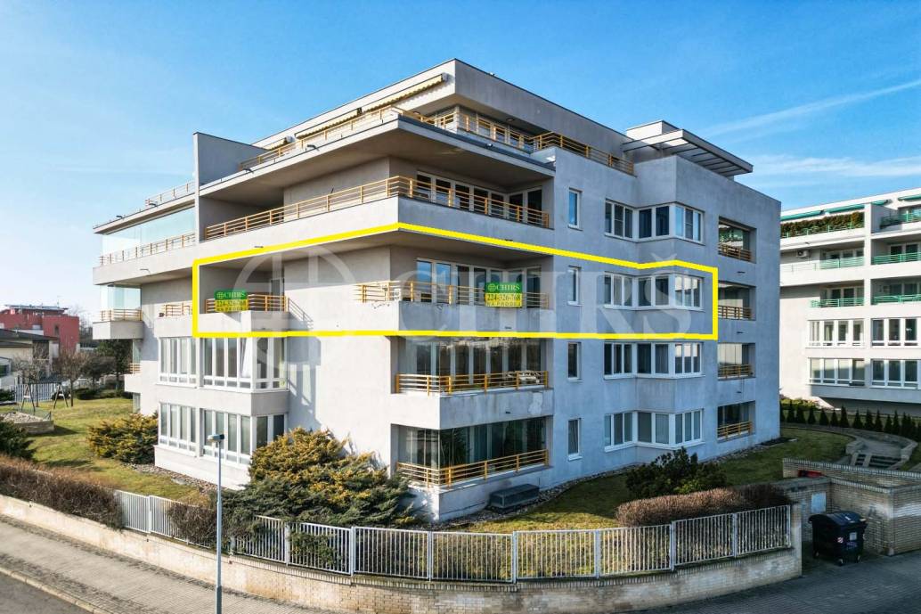 Prodej bytu 4+1 s balkonem, lodžií, sklepem a garážovými stáními, OV, 172m2, ul. Klausova 1361/13a, Praha 5 - Stodůlky