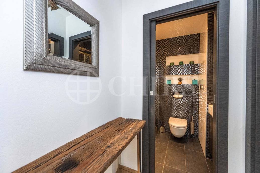 Prodej rodinného domu 5+kk s terasou, dvěma garážemi a zahradou, ul. K Rozvodně 1094/26, Praha 5 - Slivenec