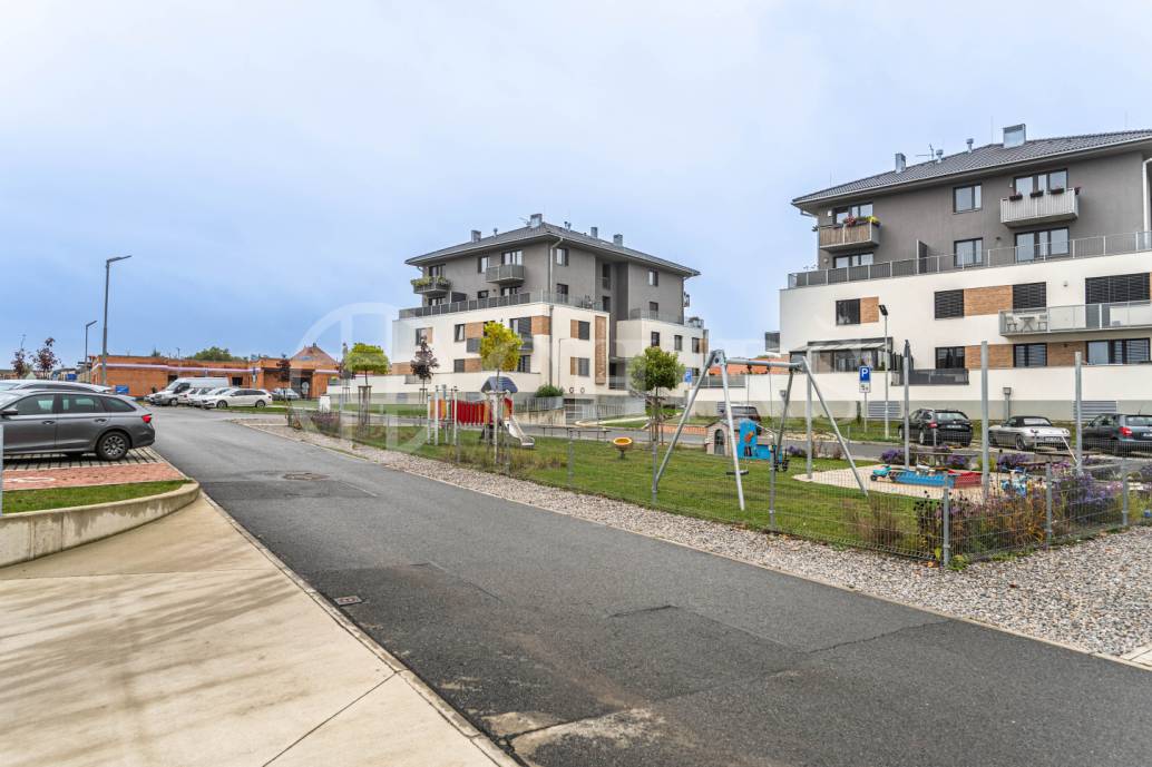 Prodej bytu 2+kk s balkonem a sklepem, OV, 48,3 m2, ul. Želetická 200/8, Praha 5 - Sobín Prodej bytu 2+kk s balkonem a sklepem, OV, 48,3 m2, ul. Želetická 200/8, Praha 5 - Sobín