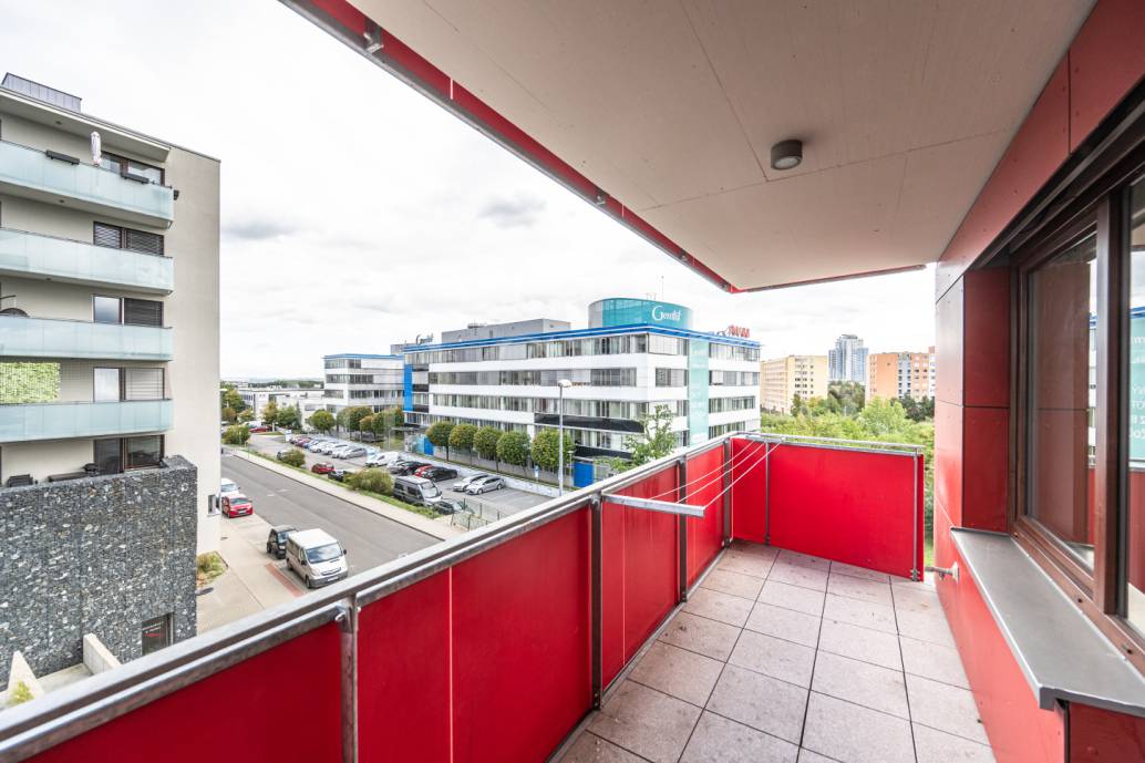 Pronájem bytu 3+kk se dvěma balkony, sklepem a garážovým stáním, OV, 81m2, ul. Pod Stolovou horou 984/5, Praha 5 – Jinonice