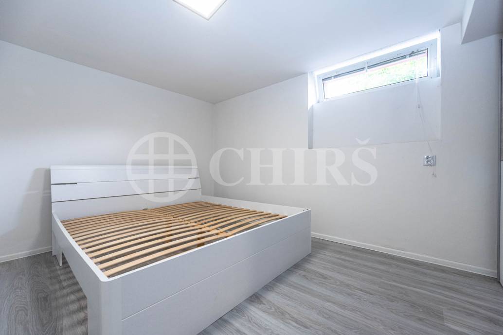 Prodej vícegeneračního rodinného domu s garáží, OV, U Cikánky 370/20, Stodůlky-Praha 5