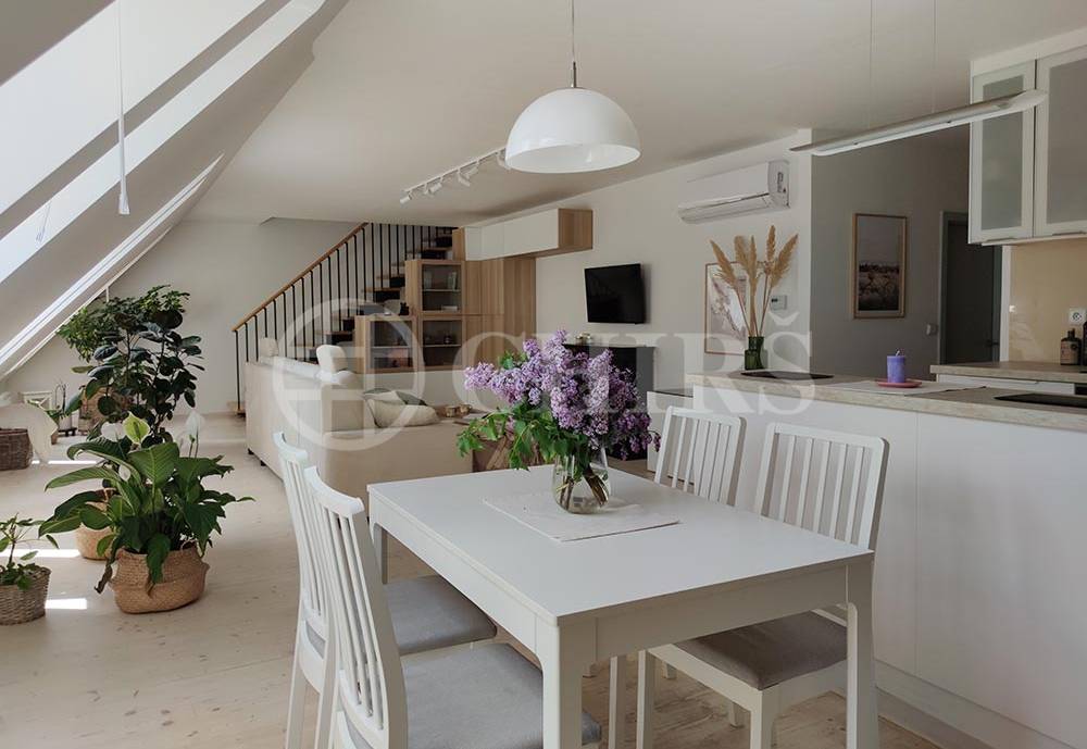Pronájem mezonetového bytu 3+kk, 116 m², OV, Vršovická 808/30, Praha 10 – Vršovice.