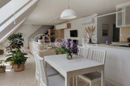 Pronájem mezonetového bytu 3+kk, 116 m², OV, Vršovická 808/30, Praha 10 – Vršovice.