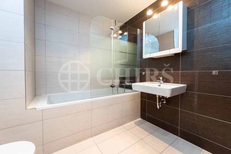 Prodej bytu 2+kk s balkonem a lodžií, OV, 55m2, ul. Jeremiášova 2722/2b, Praha 5 - Stodůlky