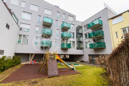 Prodej bytu 2+kk s balkonem, OV, 68m2, ul. Švédská 1010/15, Praha 5 - Smíchov