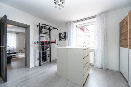 Prodej vícegeneračního rodinného domu s garáží, OV, U Cikánky 370/20, Stodůlky-Praha 5