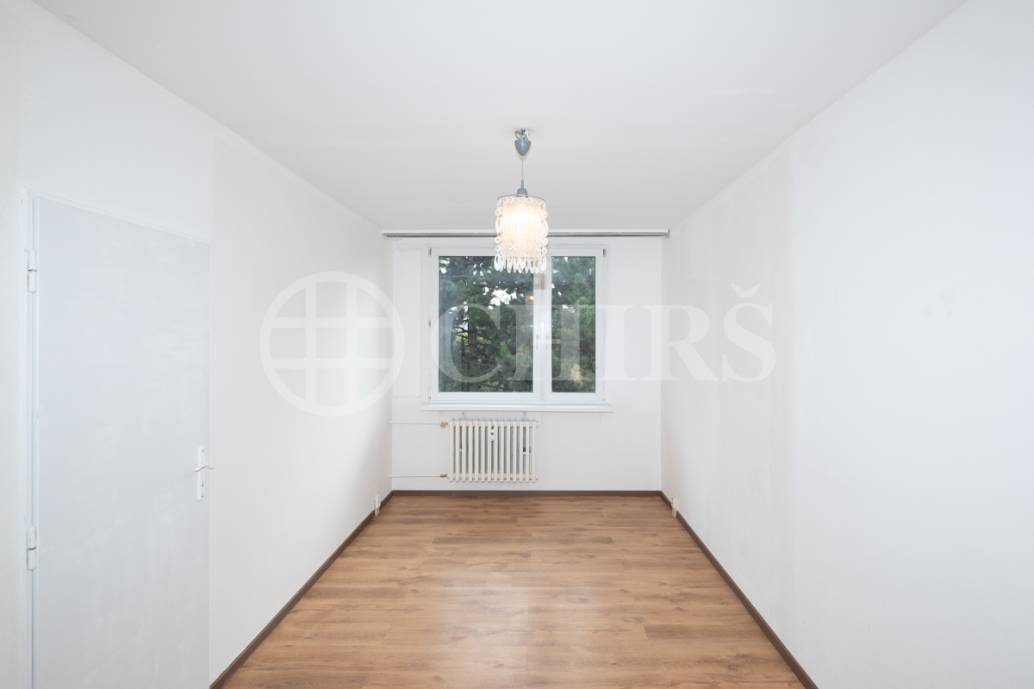 Prodej bytu 4+1, 75 m², OV, se sklepem, ul.Hviezdoslavova 501/9, Praha 11- Haje Prodej bytu 4+1, 75 m², OV, se sklepem, ul.Hviezdoslavova 501/9, Praha 11- Haje