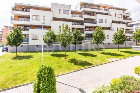 Pronájem bytu 4+kk/T/GS, OV, 95m2, ul. Dismanova 2625/6, Praha 13 - Hůrka