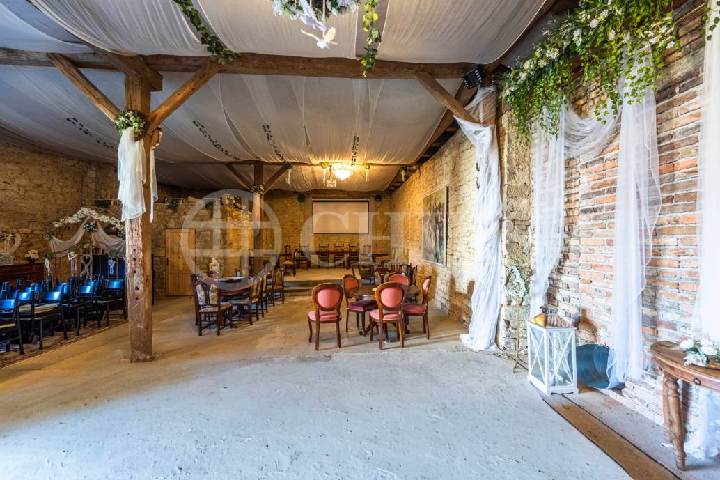 Pronájm multifunkčního  prostoru, OV, 210 m2,ul. Husovo náměstí 10, Hostivice, Středočeský kraj 