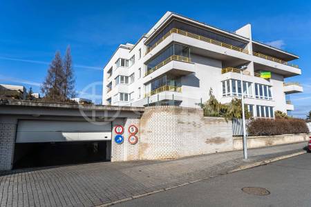 Prodej bytu 4+1 s balkonem, lodžií, sklepem a garážovými stáními, OV, 172m2, ul. Klausova 1361/13a, Praha 5 - Stodůlky