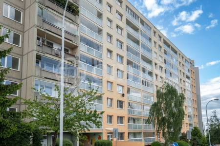 Prodej bytu 2+kk se sklepem, DV, 43 m2, ul. Bellušova 1818/35, Praha 13 - Stodůlky