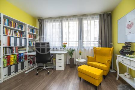 Prodej bytu 3+kk/L, sklep, garáž, OV, cca 100m2 vč. lodžie a sklepa, ul. Sokolovská 1019/312a, P-9