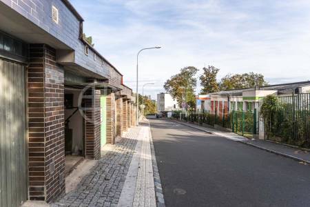 Prodej garáže, OV, 27m2, ul. Na Pláni, Praha 5 - Malvazinky